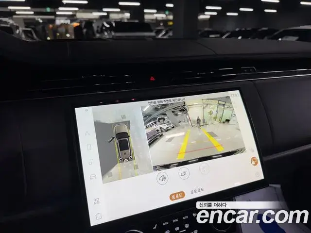 Land Rover Range Rover 2023 — ფოტო 16/17