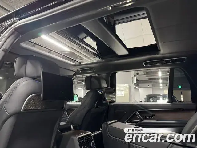 Land Rover Range Rover 2023 — ფოტო 7/17