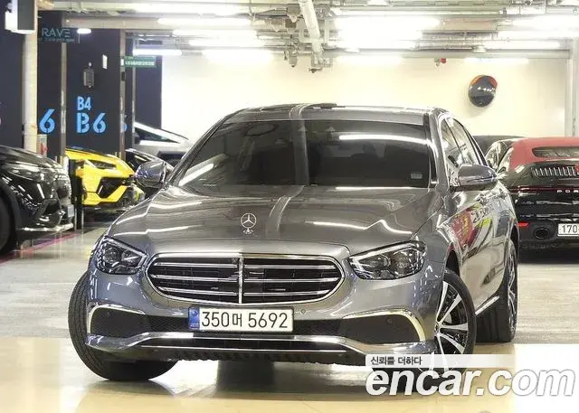 Mercedes-Benz E-Class 2021 — Photo 1/20