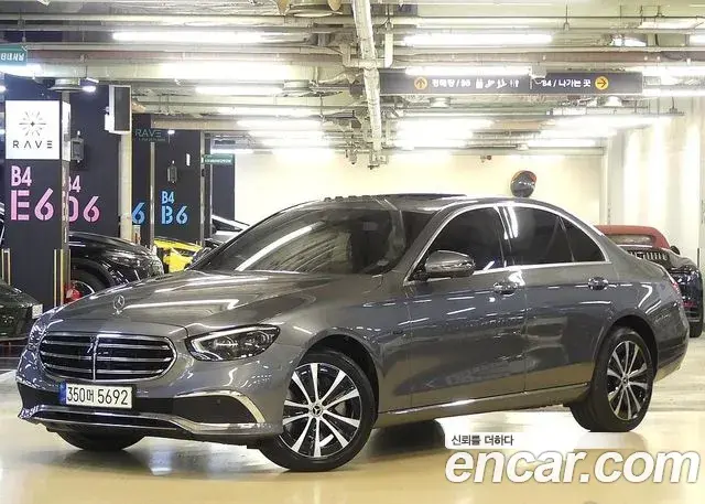 Mercedes-Benz E-Class 2021 — Photo 17/20