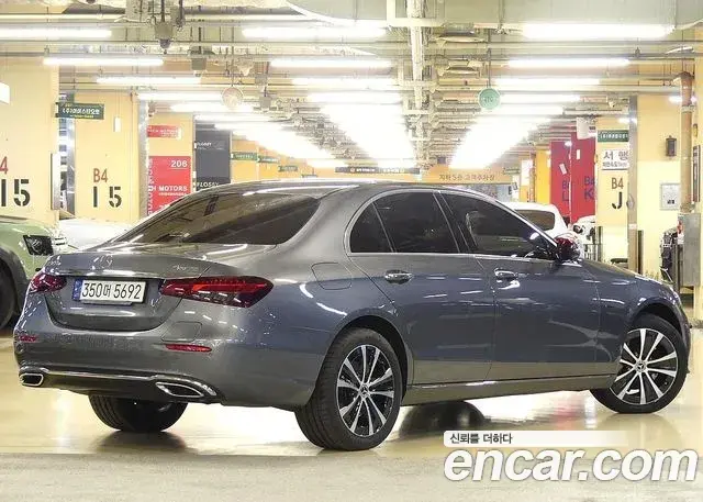 Mercedes-Benz E-Class 2021 — Photo 8/20