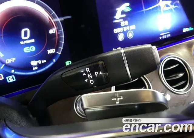 Mercedes-Benz E-Class 2021 — Photo 11/20