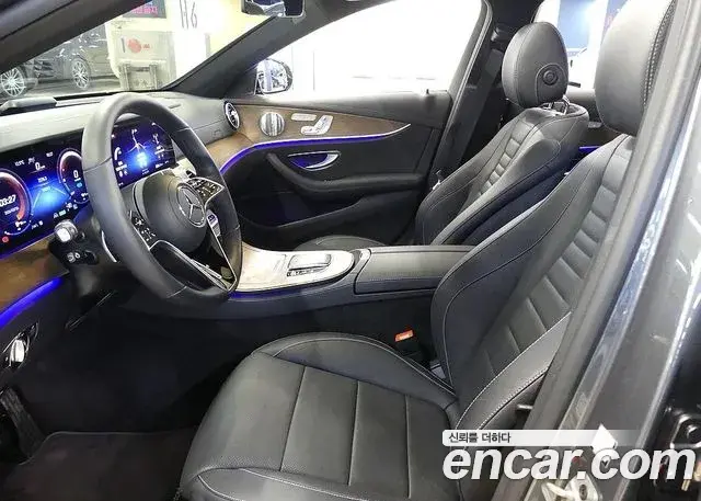 Mercedes-Benz E-Class 2021 — Photo 9/20