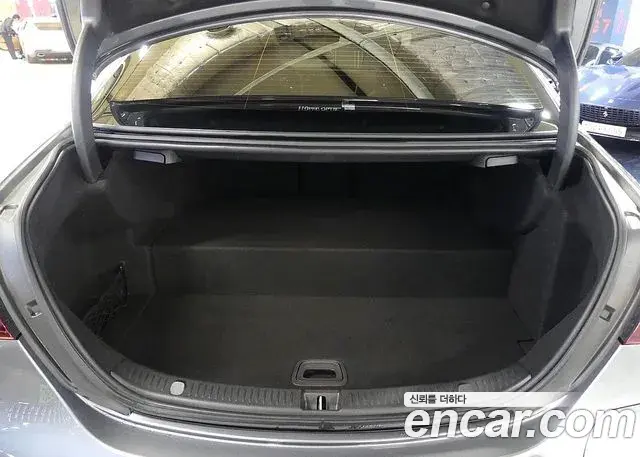 Mercedes-Benz E-Class 2021 — Photo 7/20
