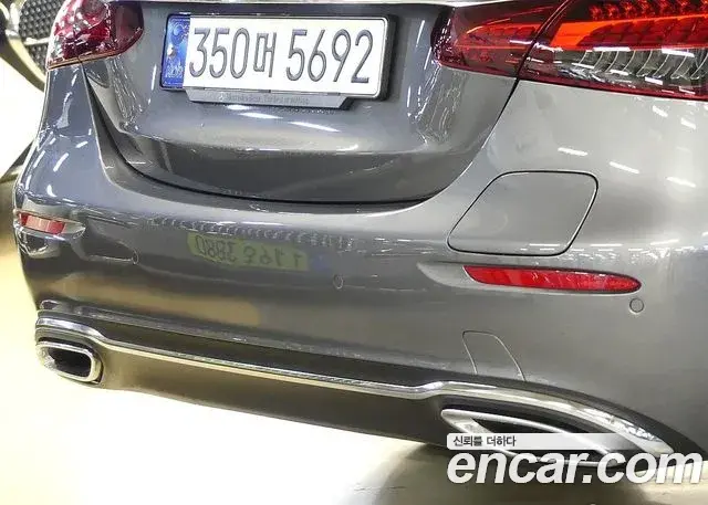 Mercedes-Benz E-Class 2021 — Photo 2/20