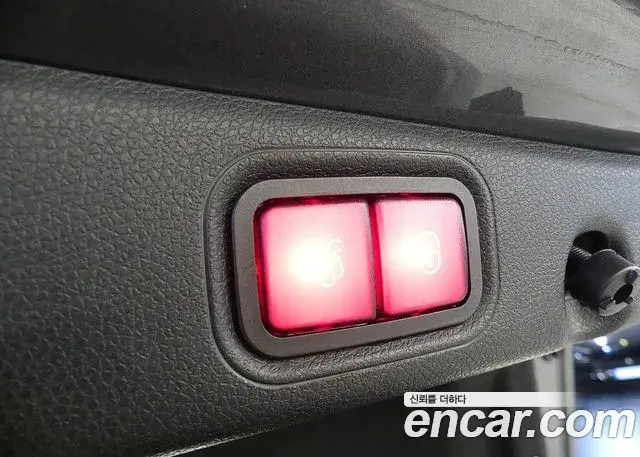 Mercedes-Benz E-Class 2021 — Photo 18/20