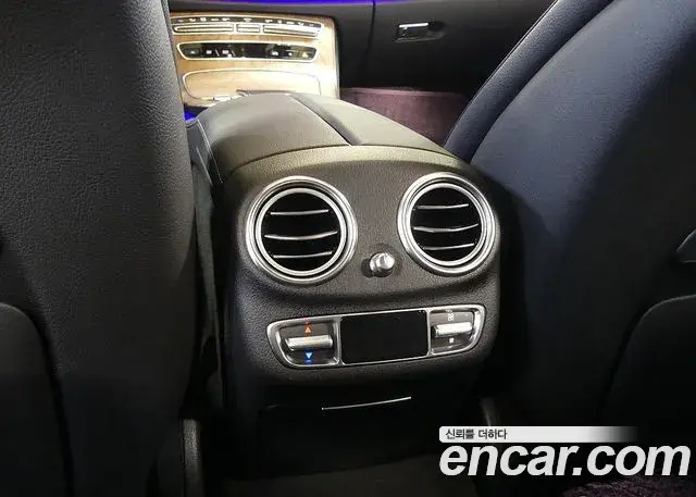 Mercedes-Benz E-Class 2021 — Photo 15/20