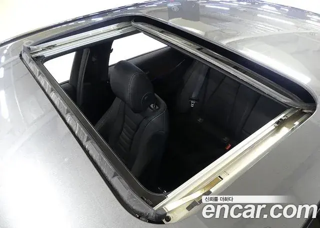 Mercedes-Benz E-Class 2021 — Photo 10/20