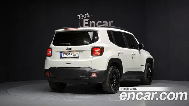 Jeep Renegade 2022 — Фото 1/20