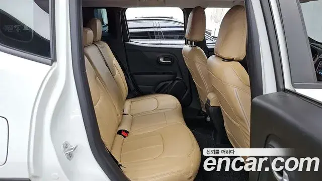 Jeep Renegade 2022 — Фото 12/20