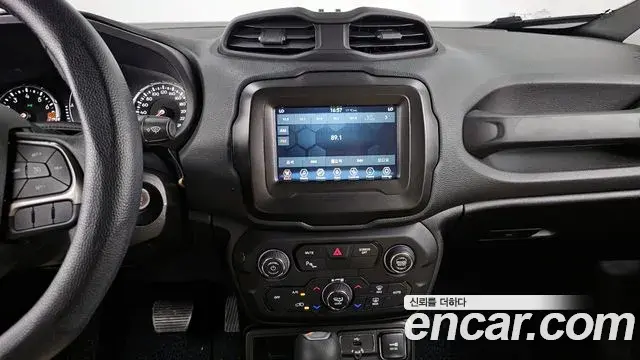Jeep Renegade 2022 — Фото 15/20