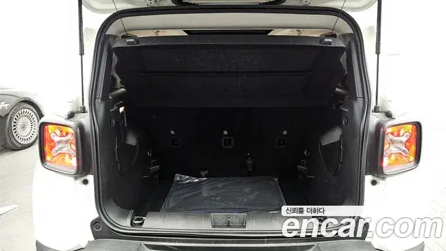 Jeep Renegade 2022 — Фото 20/20