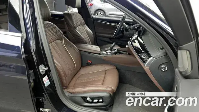 BMW 5 Series 2022 — Şəkil 9/20