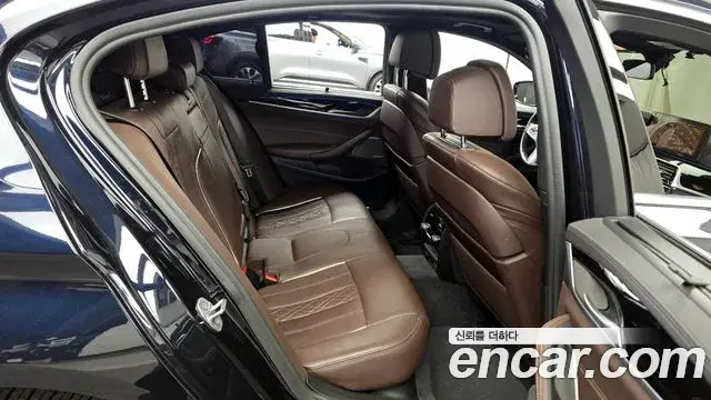 BMW 5 Series 2022 — Şəkil 17/20