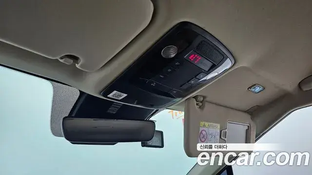 Kia Carnival 2021 — Фото 17/20