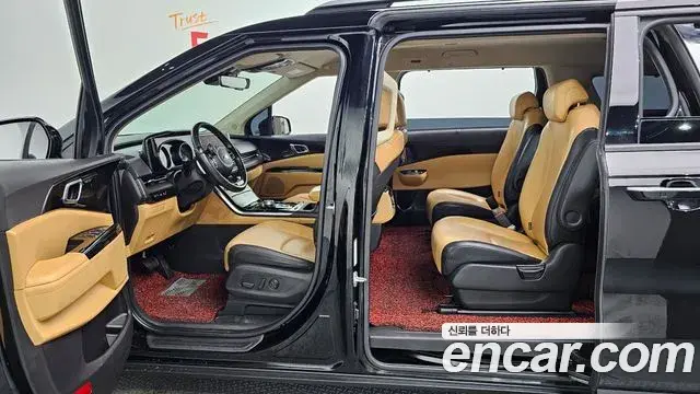 Kia Carnival 2021 — Фото 18/20