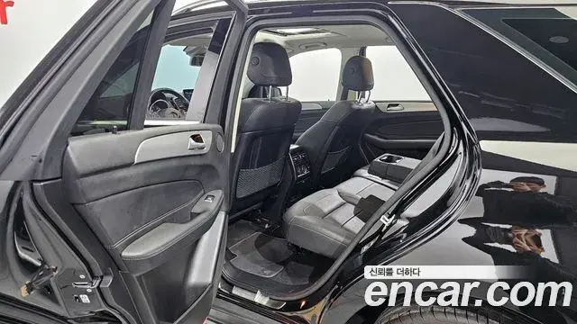 Mercedes-Benz GLE-Class 2018 — Photo 16/20