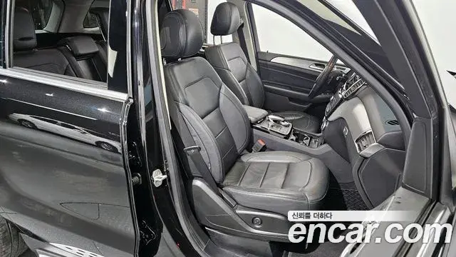 Mercedes-Benz GLE-Class 2018 — Photo 2/20