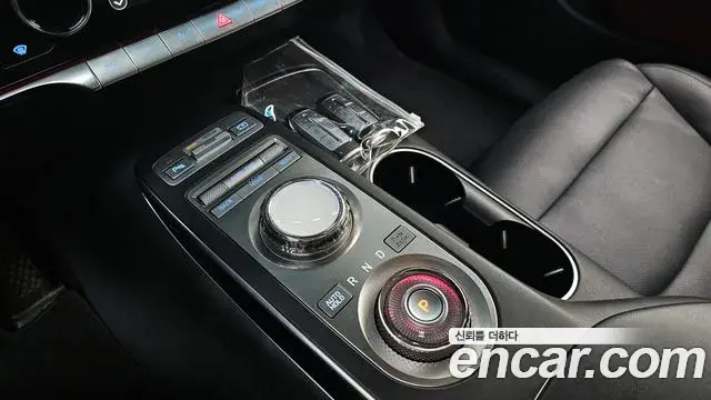 Genesis GV70 2021 — ფოტო 14/20