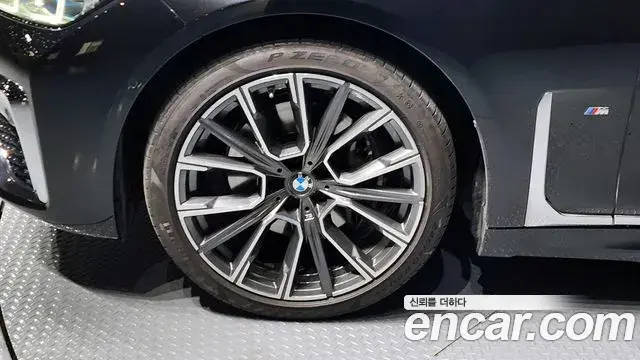 BMW 7 Series 2021 — Photo 2/20