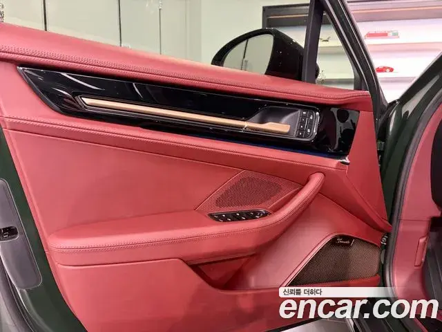 Porsche Panamera 2025 — ფოტო 15/20