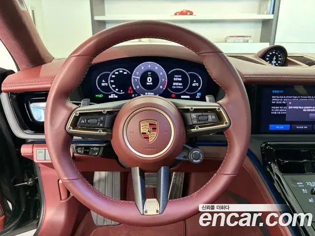 Porsche Panamera 2025 — ფოტო 17/20