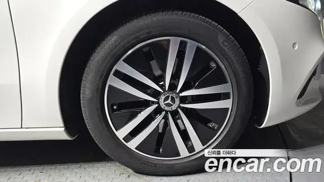 Mercedes-Benz A-Class 2022 — Фото 5/20