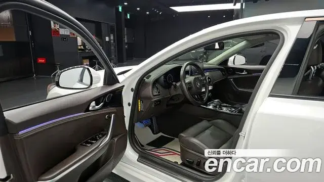 Kia Stinger 2018 — ფოტო 4/20