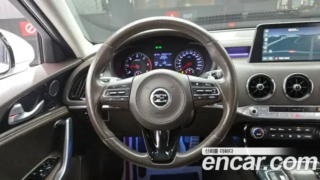 Kia Stinger 2018 — ფოტო 10/20