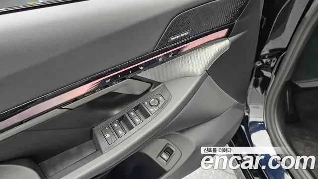 BMW 5 Series 2025 — Фото 17/20