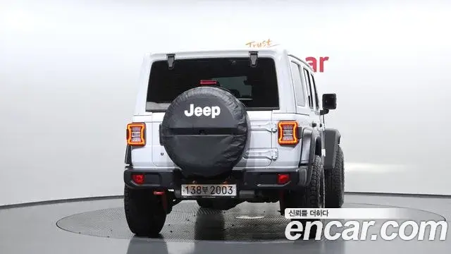 Jeep Wrangler 2019 — ფოტო 17/20