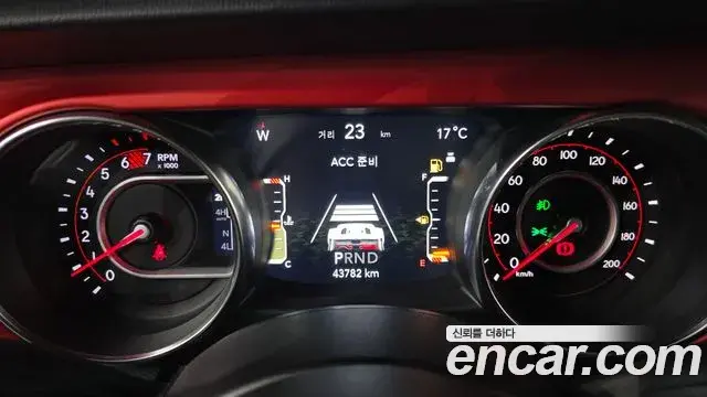 Jeep Wrangler 2019 — ფოტო 7/20