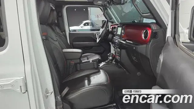 Jeep Wrangler 2019 — ფოტო 13/20