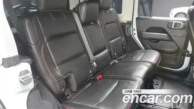 Jeep Wrangler 2019 — ფოტო 14/20
