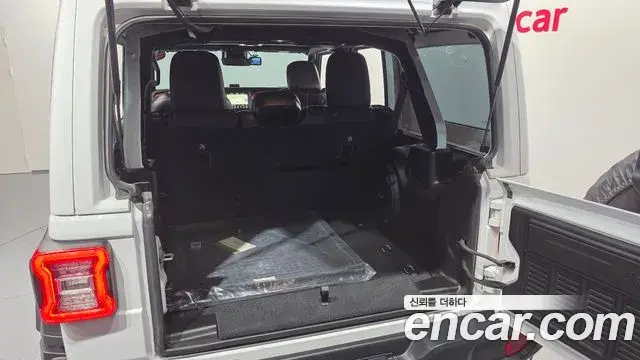 Jeep Wrangler 2019 — ფოტო 9/20
