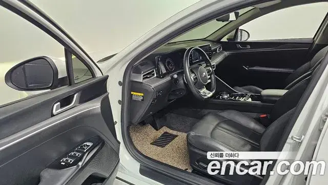 Kia K5 2019 — ფოტო 16/20