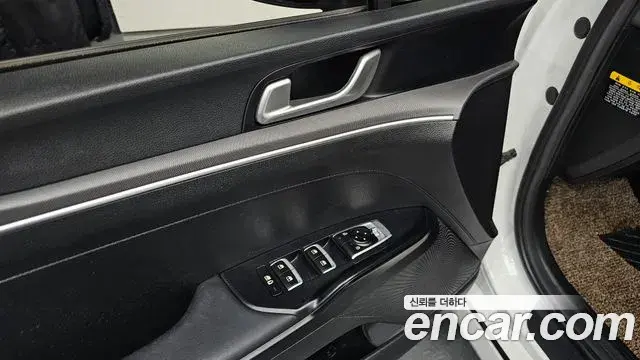 Kia K5 2019 — ფოტო 14/20