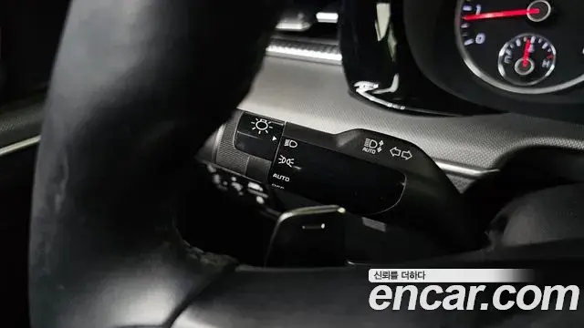 Kia K5 2019 — ფოტო 4/20