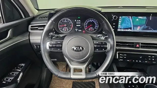Kia K5 2019 — ფოტო 17/20