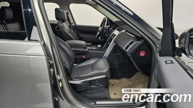 Land Rover Discovery 5 2023 — Фото 11/20