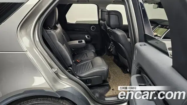 Land Rover Discovery 5 2023 — Фото 12/20