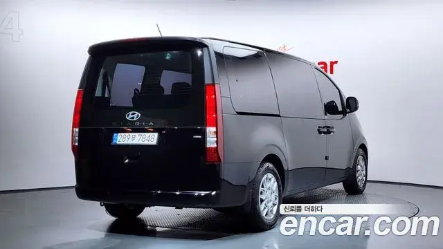 Hyundai Staria 2021 — Photo 18/20