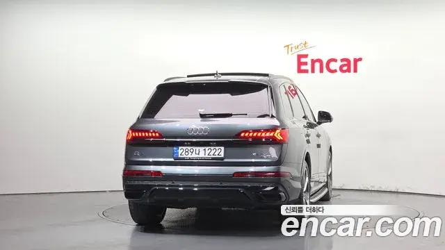 Audi Q7 2022 — ფოტო 6/20