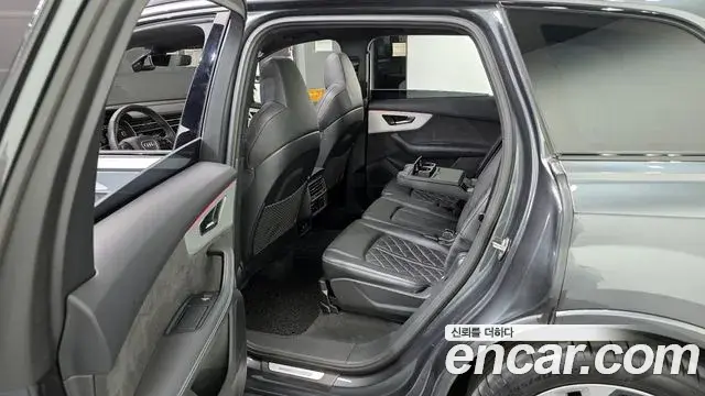 Audi Q7 2022 — ფოტო 13/20