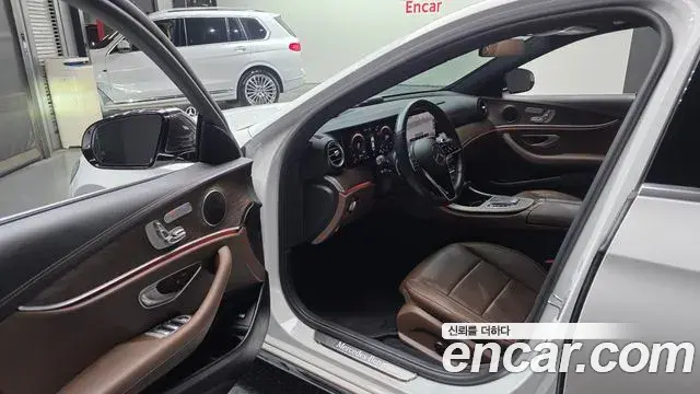 Mercedes-Benz E-Class 2021 — Фото 10/20