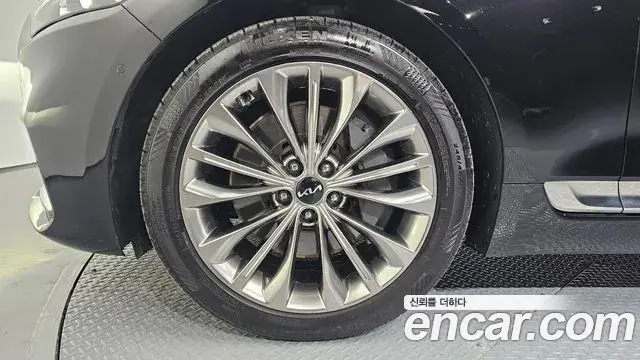 Kia The K9 2023 — Photo 1/20