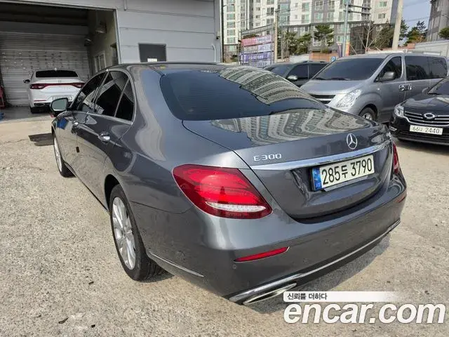 Mercedes-Benz E-Class 2018 — Photo 16/20