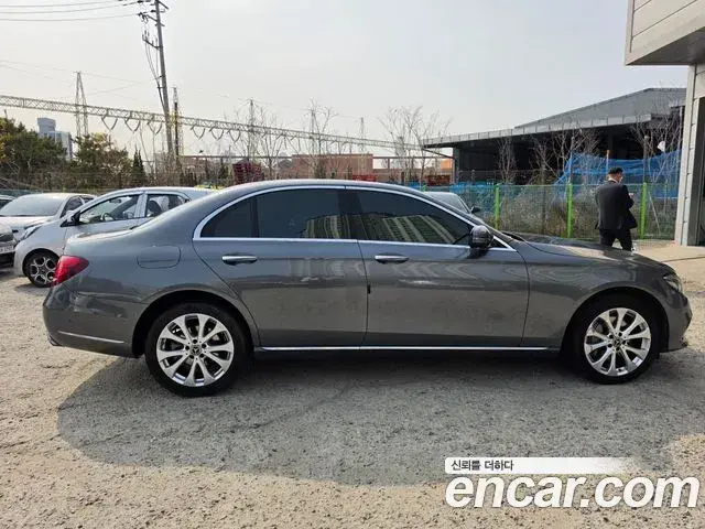 Mercedes-Benz E-Class 2018 — Photo 15/20