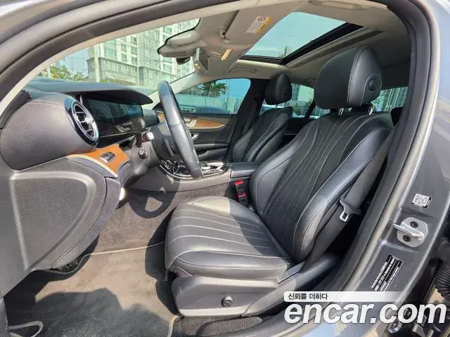 Mercedes-Benz E-Class 2018 — Photo 19/20