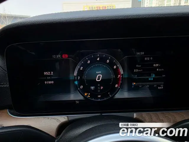 Mercedes-Benz E-Class 2018 — Photo 10/20